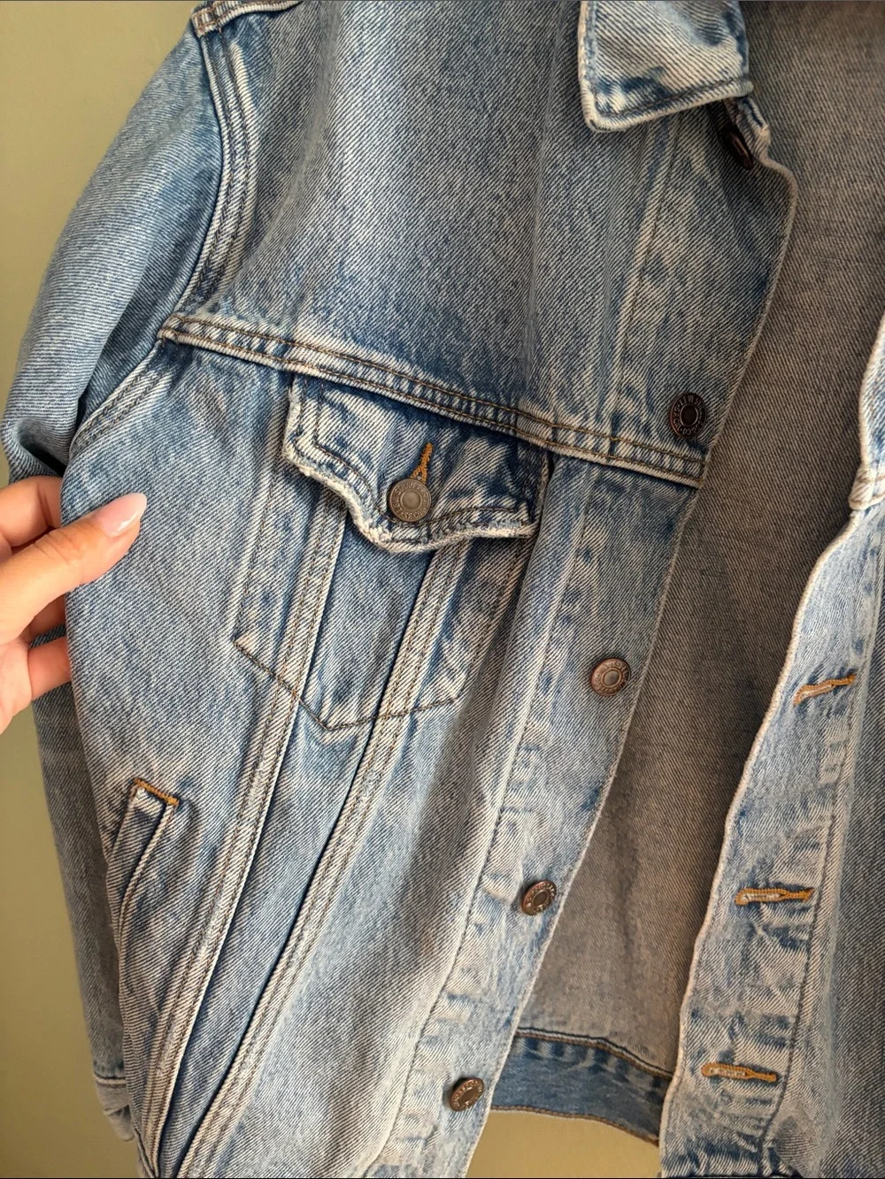 Levi’s Vintage Blue Denim Trucker Jacket - Classic Jean Jacket - Picture 4 of 15